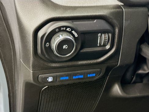 Used 2024 Jeep Wrangler Willys image 17