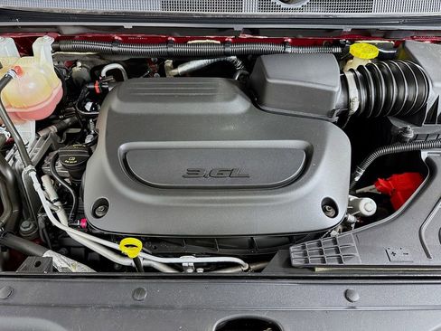 Used 2020 Chrysler Pacifica Touring w/ S Appearance Package image 40