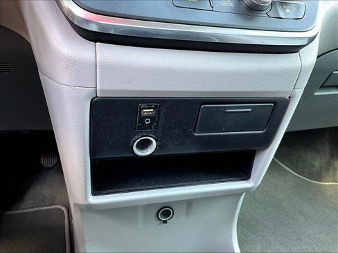 Used 2015 Toyota Sienna LE FWD image 16