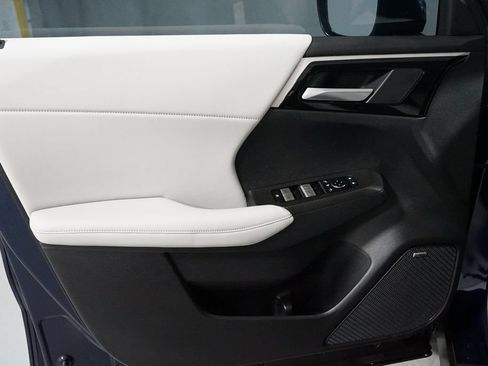 Used 2025 Mitsubishi Outlander SE AWD/4WD image 32