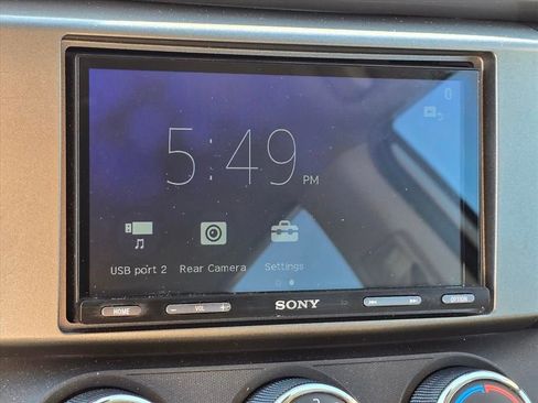 Used 2018 Toyota RAV4 LE FWD image 21