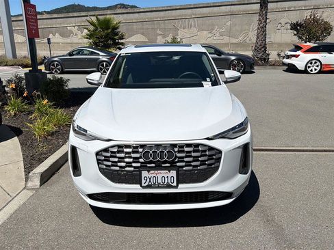 Used 2025 Audi Q5 Premium Plus w/ Premium Plus AWD/4WD image 3