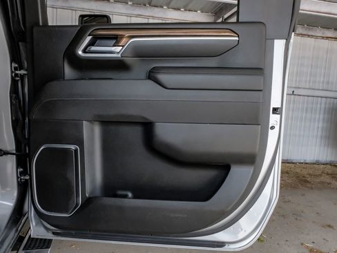 Used 2025 Chevrolet Silverado 2500 LT w/ Convenience Package image 48