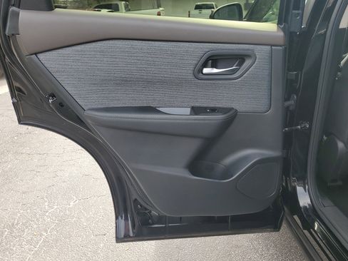 Certified 2023 Nissan Rogue SV image 10