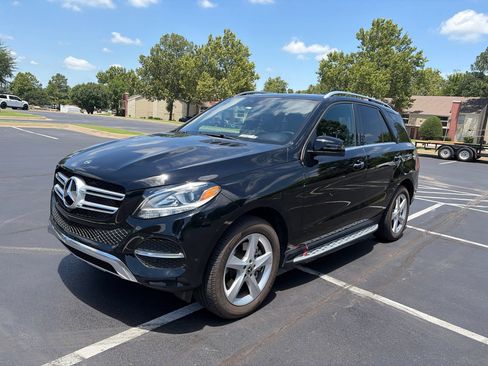 Used 2019 Mercedes-Benz GLE 400 4MATIC image 1