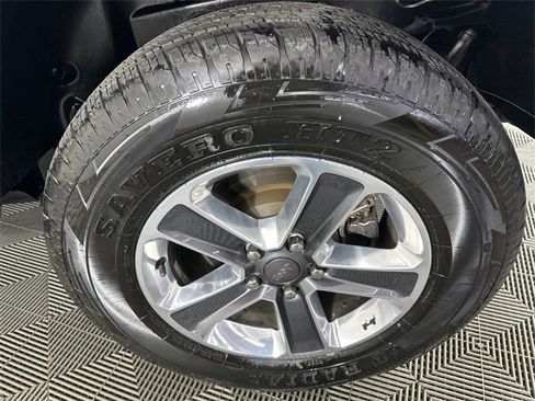 Used 2018 Jeep Wrangler Unlimited Sahara image 7