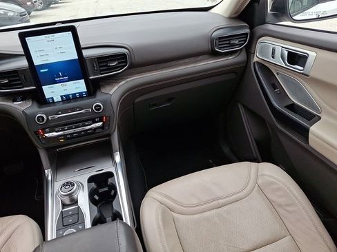 Used 2020 Ford Explorer Platinum w/ Premium Technology Package AWD/4WD image 16