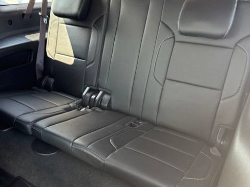 Used 2016 Chevrolet Suburban LT w/ Luxury Package AWD/4WD image 18