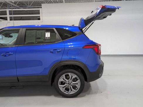 Certified 2024 Kia Seltos LX AWD/4WD image 11