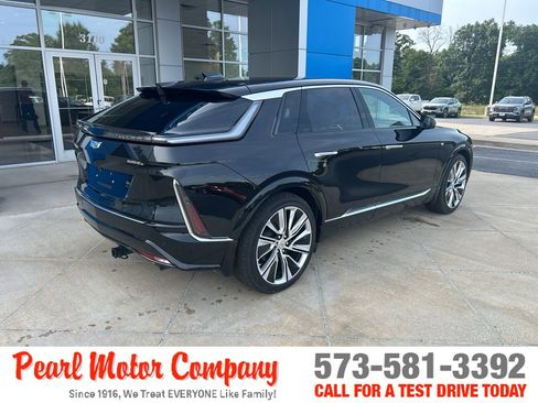 Used 2024 Cadillac Lyriq Luxury w/ Nappa Leather Package AWD/4WD image 4