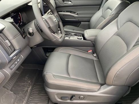 New 2026 Nissan Pathfinder SL image 10