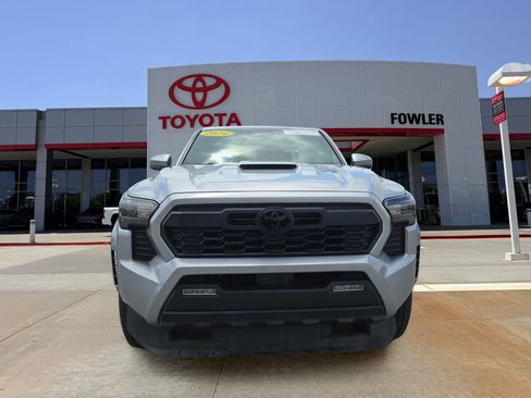 Used 2024 Toyota Tacoma TRD Sport AWD/4WD image 2