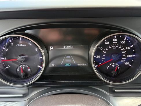 Used 2024 Kia Carnival LX FWD image 13