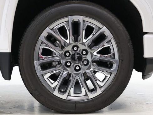 Used 2024 GMC Sierra 1500 Denali Ultimate image 9