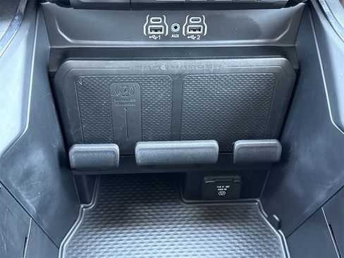 Used 2025 RAM 1500 Laramie image 31