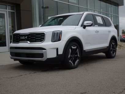 Used 2024 Kia Telluride S w/ S Sunroof Package