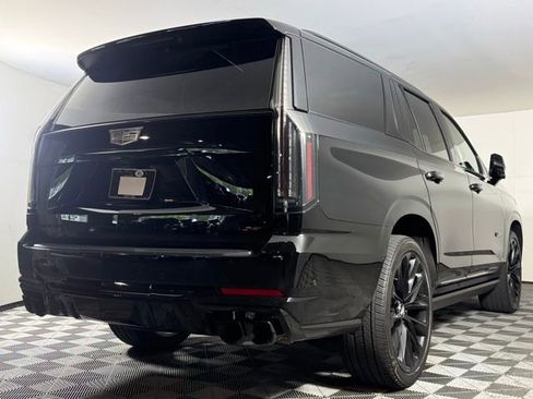 Used 2025 Cadillac Escalade V w/ LPO, ONYX Package AWD/4WD image 7