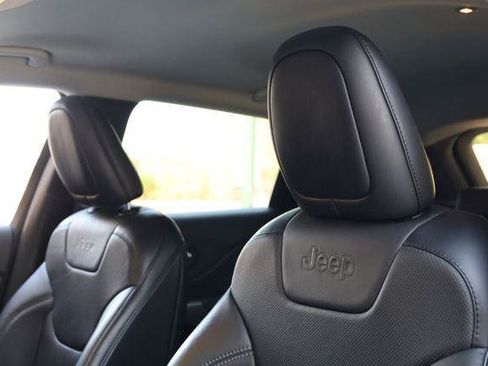 Used 2021 Jeep Cherokee Latitude Lux FWD image 19