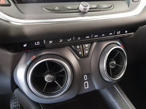 Used 2025 Chevrolet Blazer LT FWD image 7