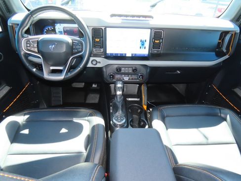 Used 2023 Ford Bronco Badlands w/ Sasquatch Package image 23