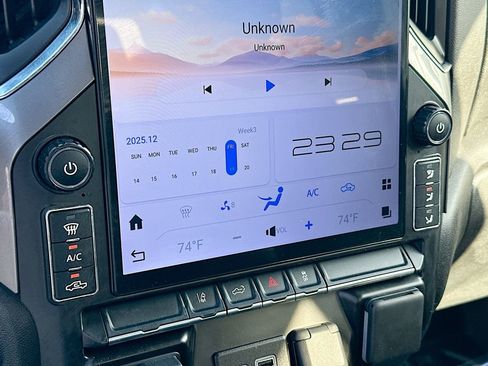 Used 2024 GMC Sierra 3500 Pro w/ Convenience Package image 16