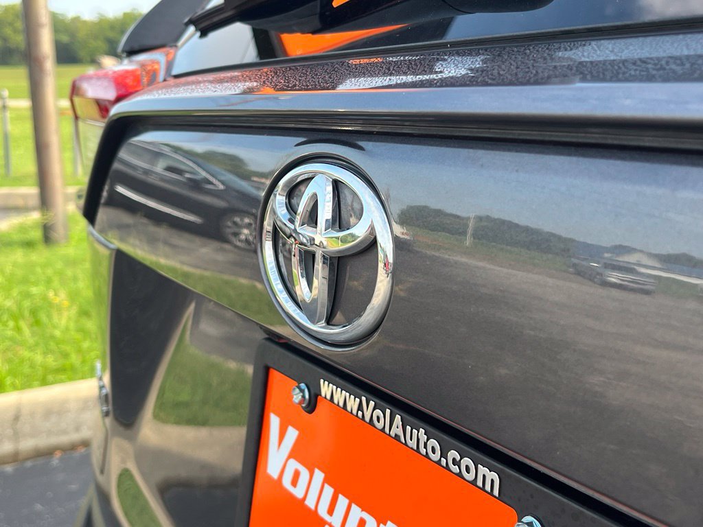 Used 2019 Toyota RAV4 XLE w/ Convenience Package FWD image 10