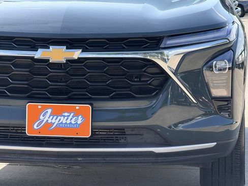 Used 2025 Chevrolet Trax LT FWD image 11