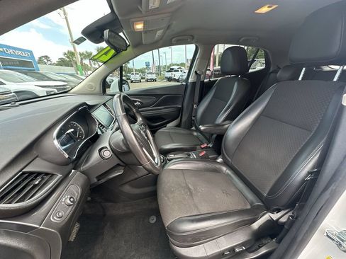 Used 2021 Buick Encore Preferred w/ Safety Package FWD image 19