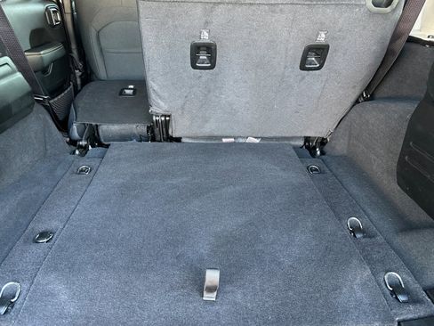 Used 2025 Jeep Wrangler Sahara image 15