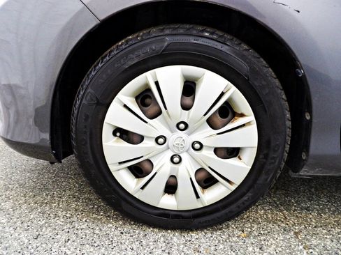 Used 2013 Toyota Yaris LE FWD image 20