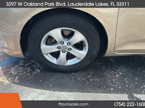 Used 2012 Toyota Sienna LE FWD image 16