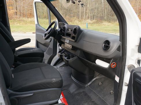 Used 2019 Freightliner Sprinter 170 image 16