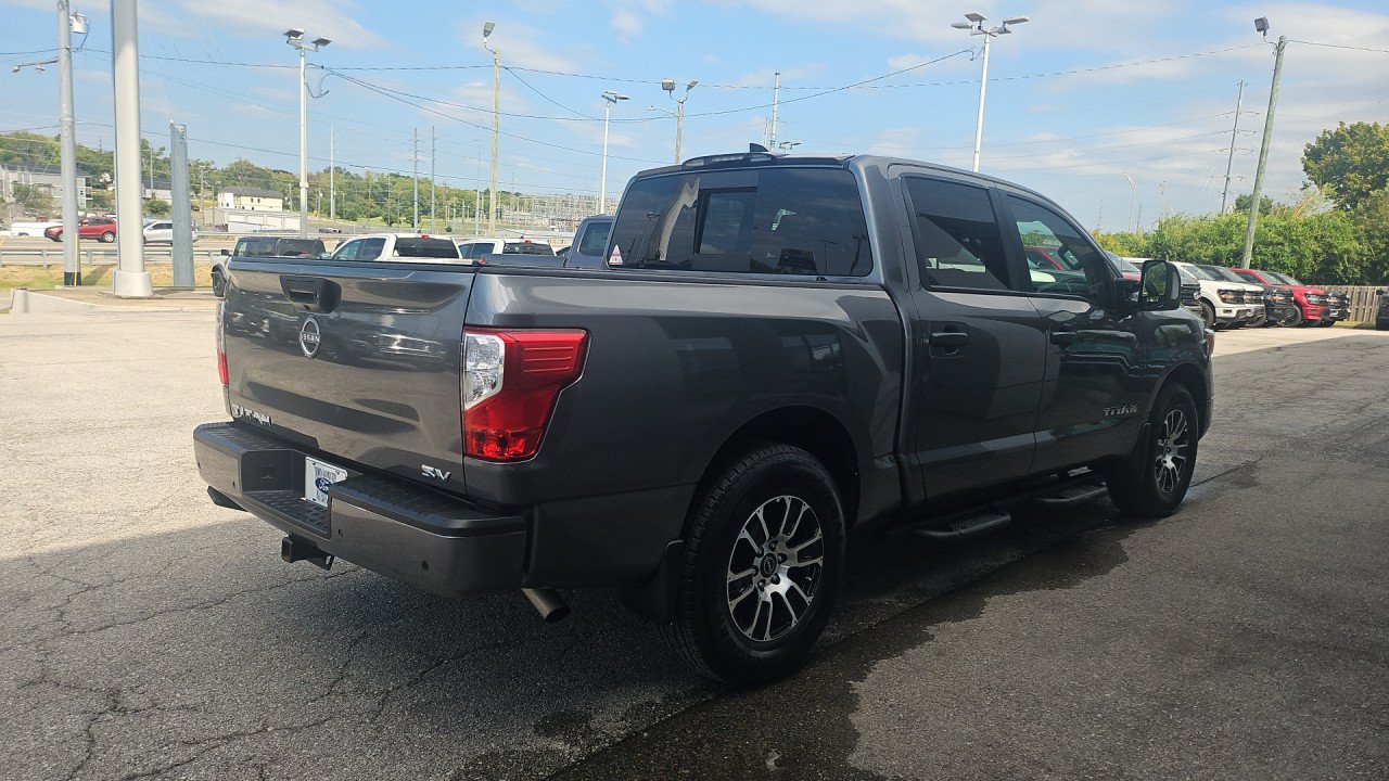 Used 2024 Nissan Titan SV w/ SV Convenience Package RWD image 5