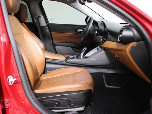 Used 2018 Alfa Romeo Giulia RWD image 11