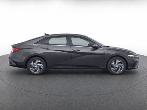 Used 2024 Hyundai Elantra SE FWD image 8
