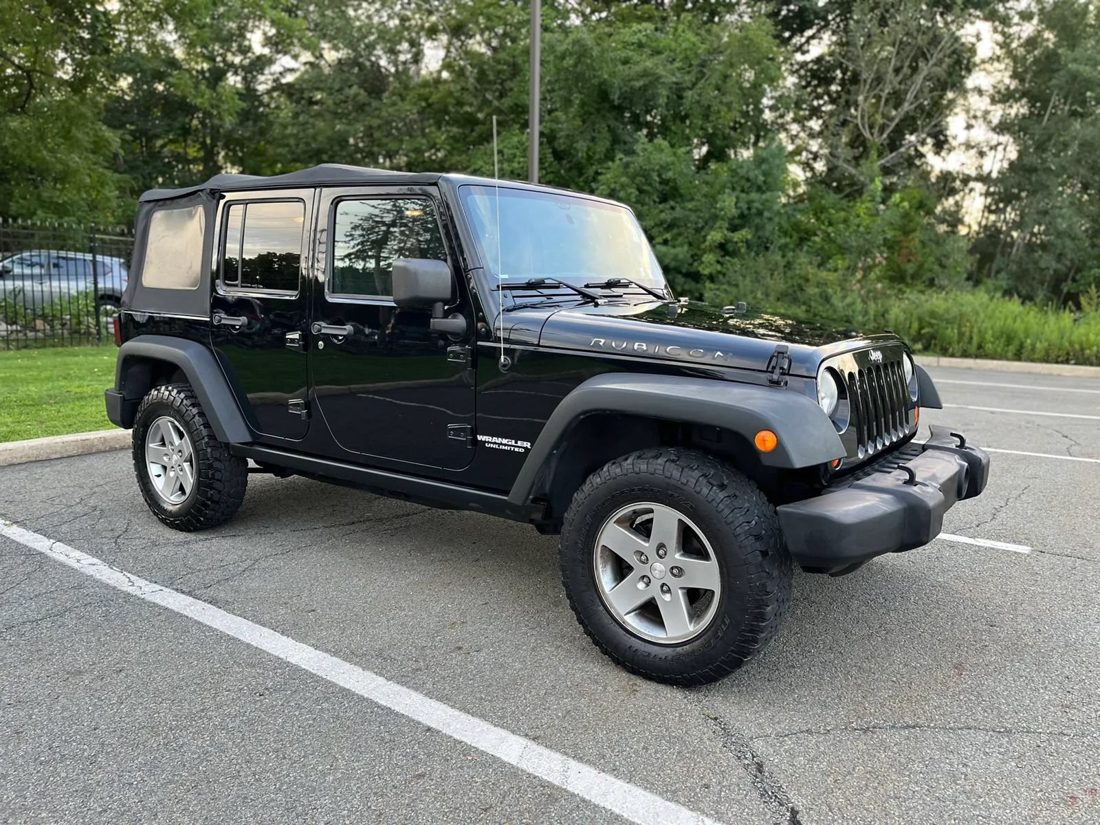 Used 2012 Jeep Wrangler Unlimited Rubicon w/ Connectivity Group AWD/4WD image 5