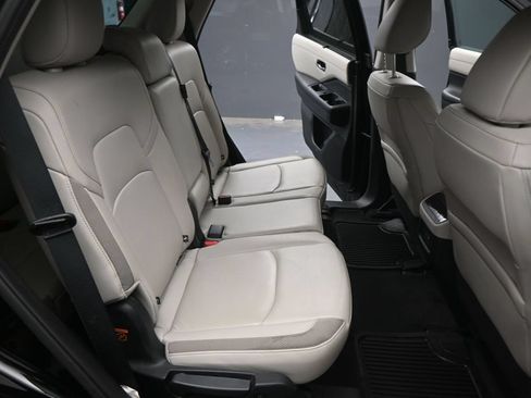 Used 2025 Nissan Pathfinder SL FWD image 20