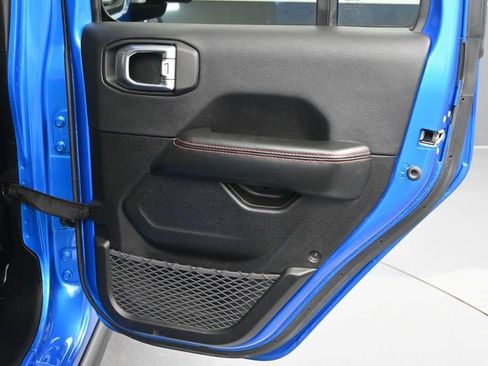 Used 2024 Jeep Gladiator Rubicon w/ Technology Group image 13