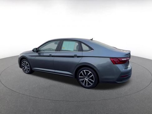 Used 2025 Volkswagen Jetta SE image 10