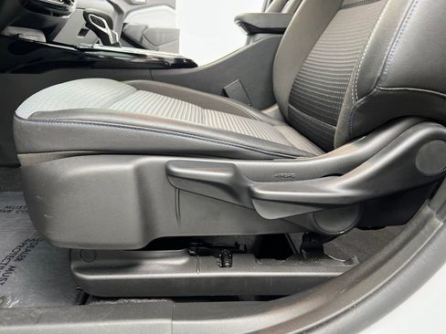 Used 2025 Chevrolet Trax LT w/ LT Convenience Package image 10