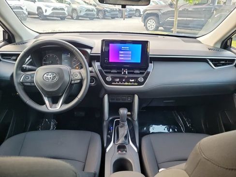 Used 2023 Toyota Corolla Cross LE FWD image 9