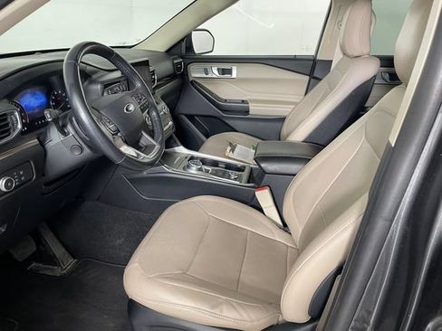 Used 2020 Ford Explorer Limited w/ Hybrid Equipment Group 310A AWD/4WD image 2