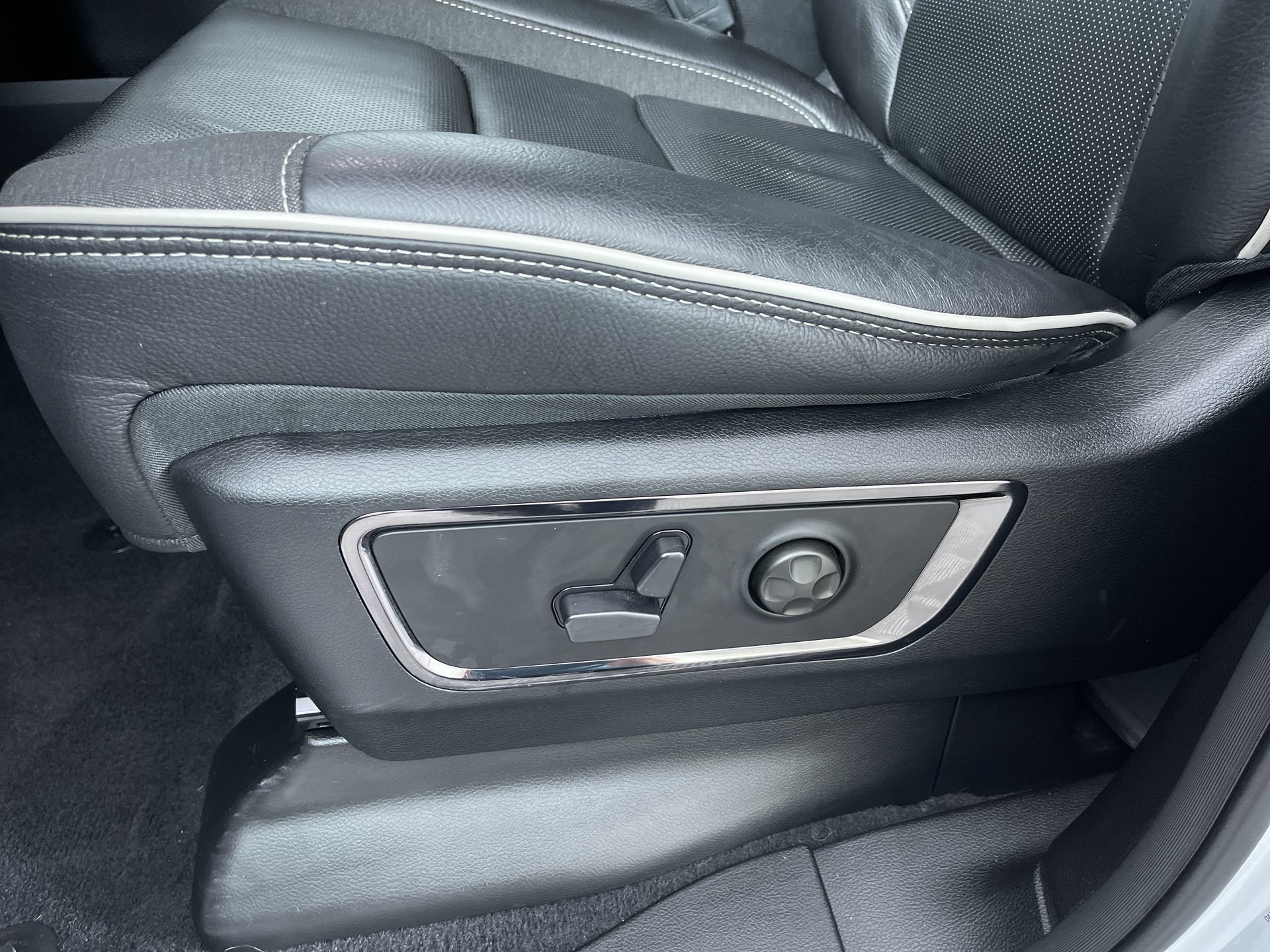Used 2025 RAM 1500 Limited AWD/4WD image 13