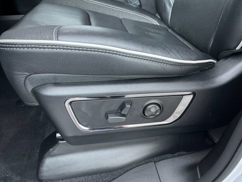 Used 2025 RAM 1500 Limited AWD/4WD image 13