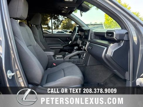 Used 2025 Toyota 4Runner SR5 AWD/4WD image 13