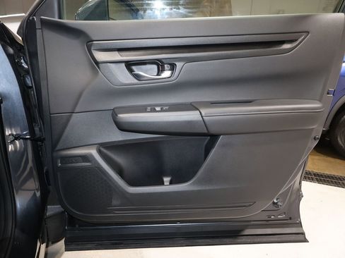 Used 2025 Honda CR-V LX image 18