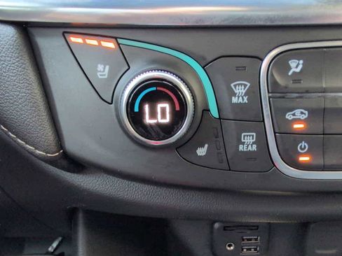 Used 2022 Chevrolet Traverse Premier image 31