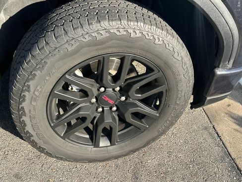 Used 2023 GMC Sierra 1500 Elevation w/ Elevation Premium Package AWD/4WD image 9