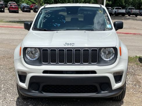 Used 2023 Jeep Renegade Latitude AWD/4WD image 2