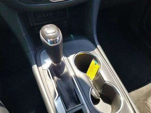 Used 2020 Chevrolet Equinox LT FWD image 18